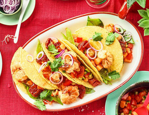Taco-Shells mit Garnelen & Papaya-Salsa