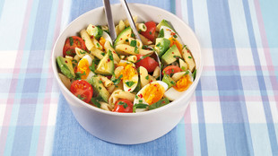 Avocado Nudelsalat Fruehlingskraeuter Ei