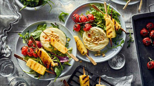 Salat mit Ananas und Ziegenkäse