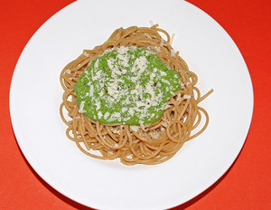 Spaghetti mit Spinat-Pesto