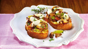 Ueberbackene Pilz Crostini 