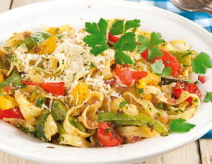 Gemüse-Tagliatelle mit Parmesan
