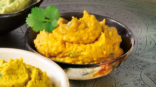 Koriander-Hummus mit Harissa