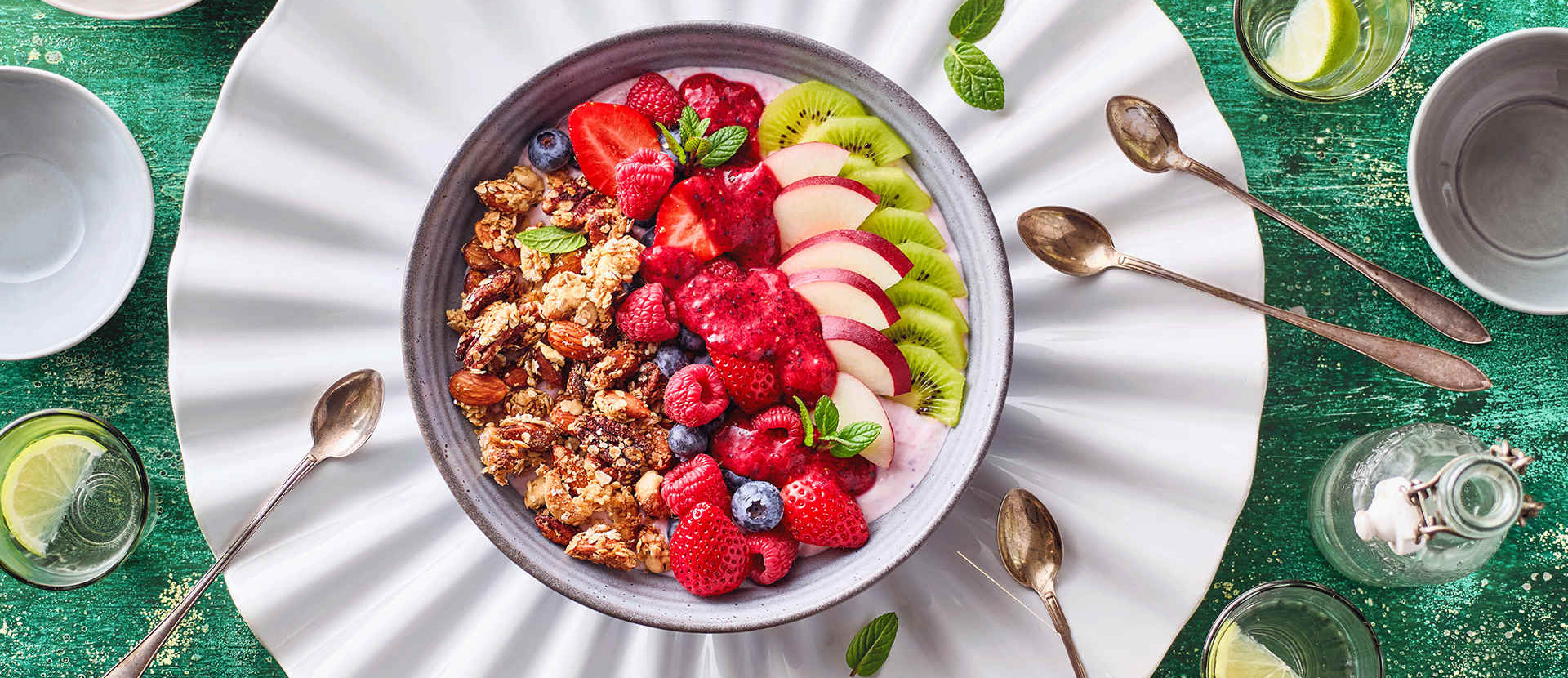 Früchte Bowl mit Granola