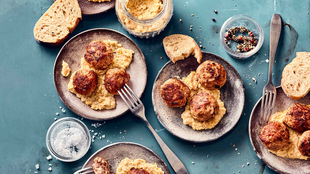 Fleischbaellchen mit Cashew Aprikosen Dip