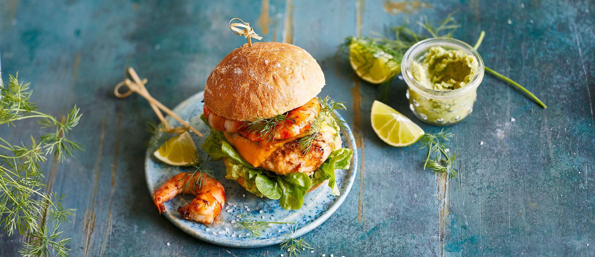 Surf and Turf Burger mit Avocadocreme