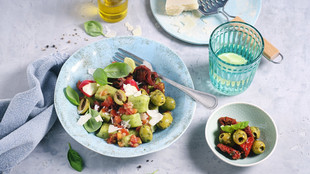 Gruene Gnocchi mit Tomatensauce Antipasti