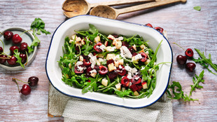 Rote Bete Salat mit Rucola und Kirschen