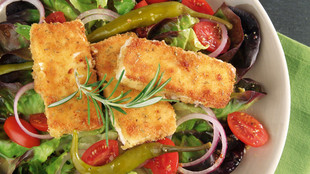 Salanova Salat mit gebratenem Feta