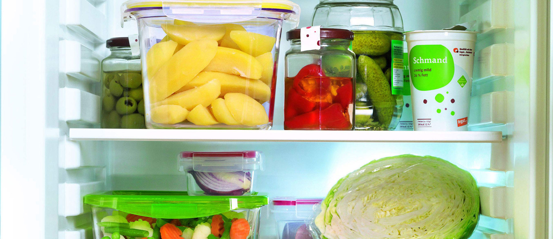 Blick in einen gefüllten Kühlschrank