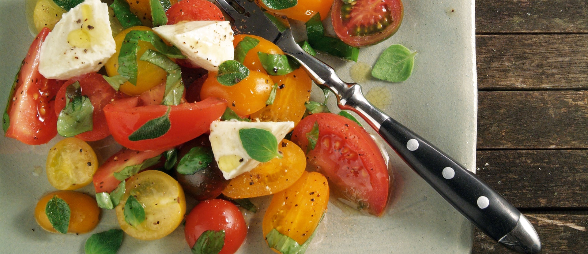 Tomatensalat mit Mozzarella und italienischen Kräutern Rezept | tegut...