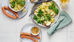 Würstchen mit Kartoffelsalat