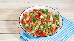 Quinoa Salat mit Erdbeer und Rabarber 