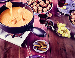 Pikantes Käsefondue mit drei Sorten Käse