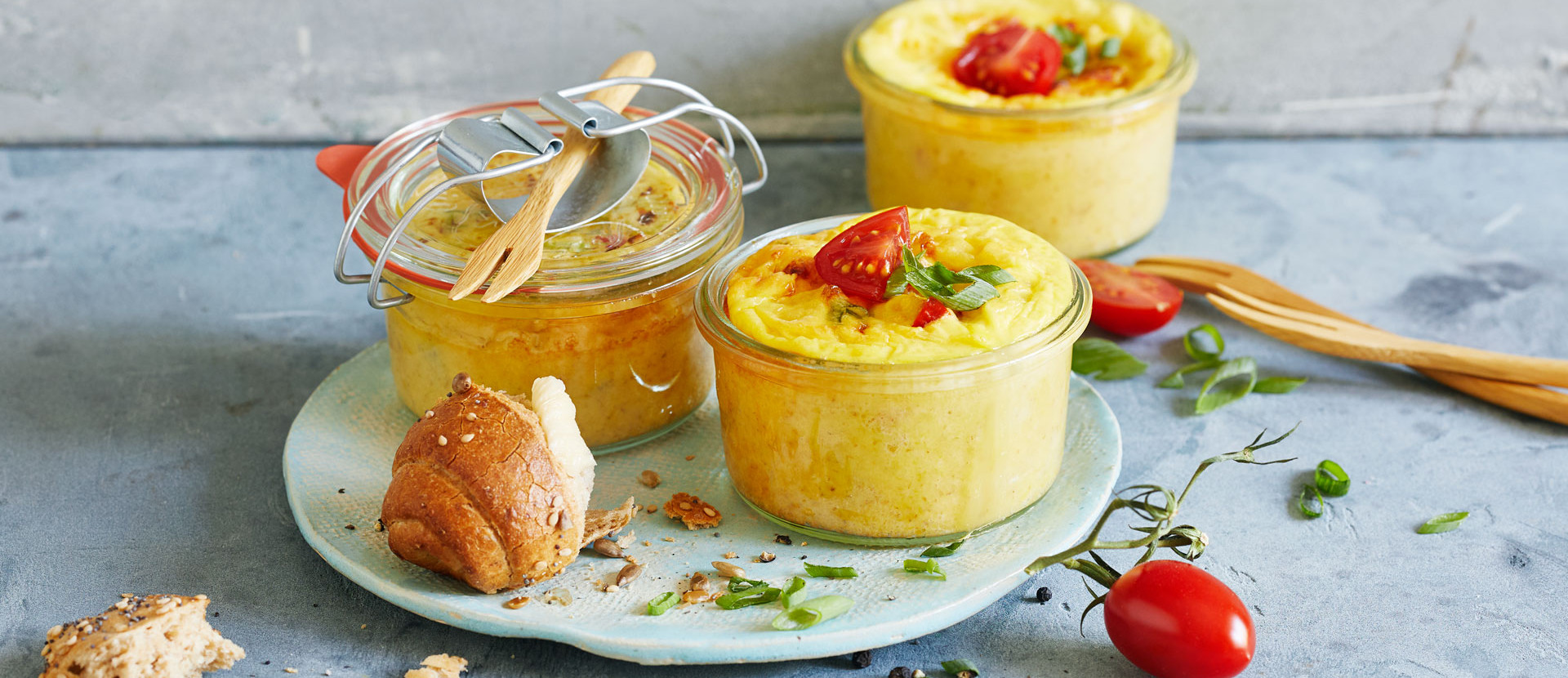 Das Bild zeigt Meal Prep und zwar Mini Frittatas im Glas.