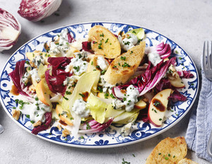 Chicorée-Salat mit Roquefort