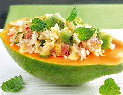 Gefuellte Papaya mit Reissalat 