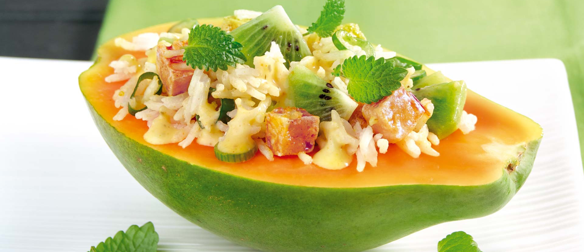 Gefuellte Papaya mit Reissalat 