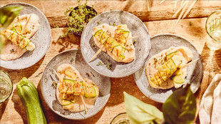 Zucchiniröllchen mit Bohnenpüree