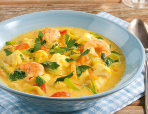 Safran-Fischsuppe mit Gemüse-Mix