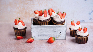 Rezept vegane Schoko Cupcakes mit Erdbeeren