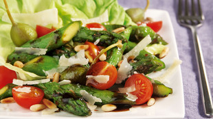 Warmer Spargelsalat mit Cocktailtomaten