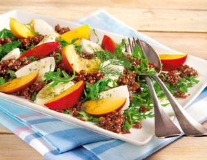Quinoa-Salat mit Mozzarella und Nektarinen
