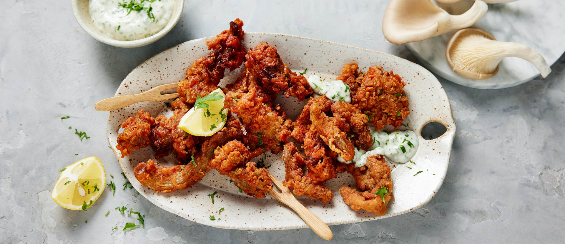 Vegane Pilz-Wings auf einem Teller