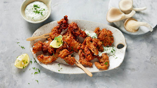 Vegane Pilz-Wings auf einem Teller