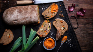 Gefuelltes Brot mit Wintergemuese