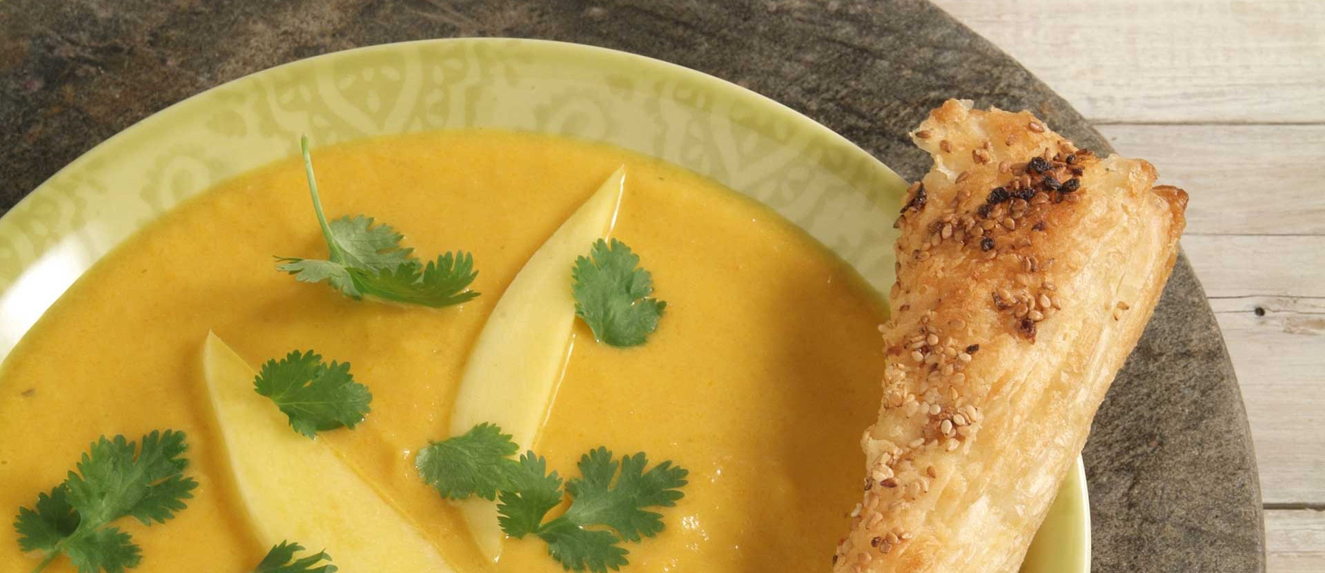 Mango-Möhren-Suppe mit Sesam-Knusperecken Rezept | tegut...