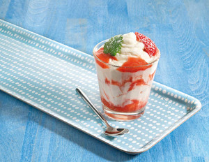 Frozen Joghurt mit Erdbeeren & Rhabarber