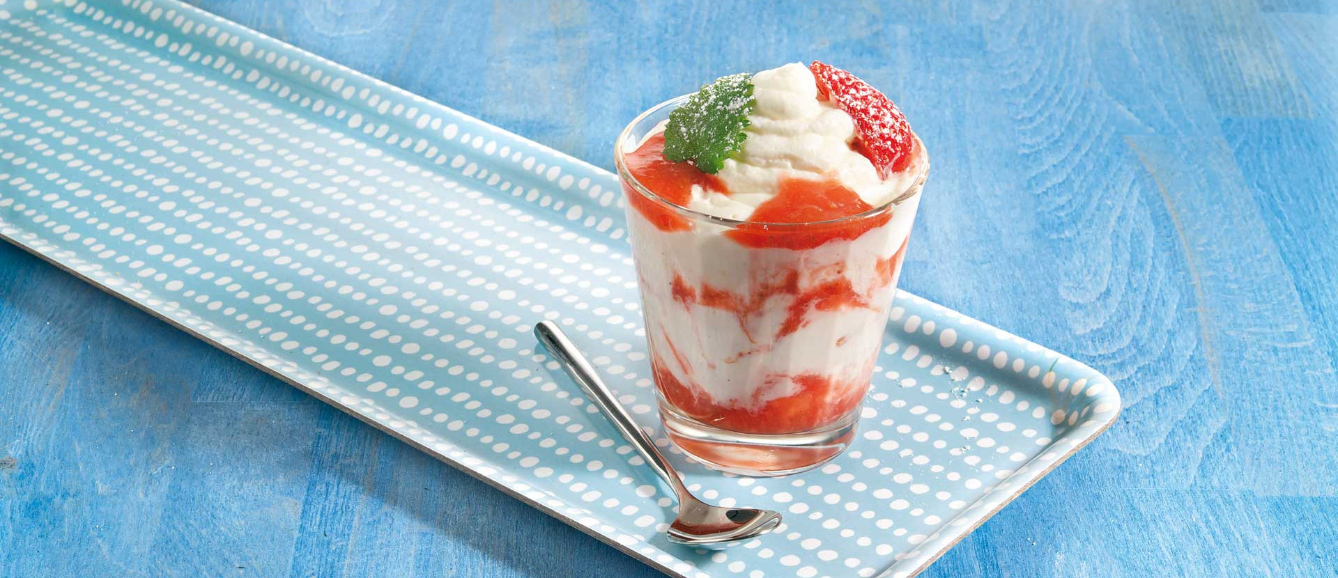 Frozen Joghurt mit Erdbeeren und Rabarber