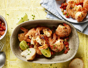 Garnelen vom Grill mit Balsamico-Tomaten