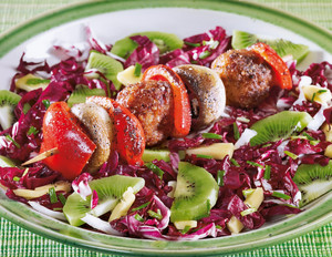 Kiwi-Käse-Salat mit Veggie-Spießchen