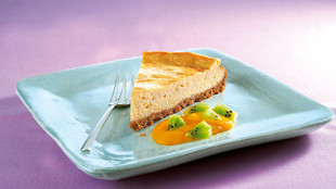 American Cheesecake mit Kiwi Mango Sauce 