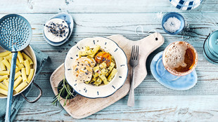 Provencalische Pasta Haehnchenbrust Pfirsiche Lavendelblueten