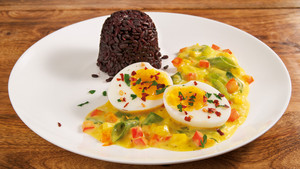 Curry Eier mit Kokosmilch und Paprika