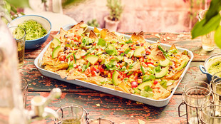 Mexikanische Nachos mit Käse überbacken