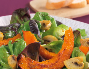 Pilze und Kürbis gebraten mit Bio-Mix-Salat