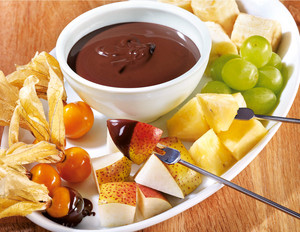 Schokoladen-Fondue mit Früchten