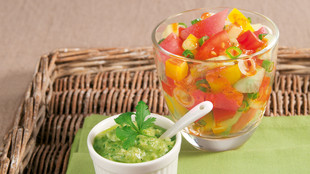 Sommersalat mit Wassermelone und Pesto