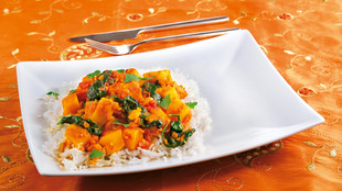 Curry mit Suesskartoffeln Linsen Spinat