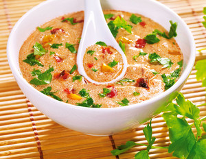 Orientalische Joghurt-Paprika-Sauce