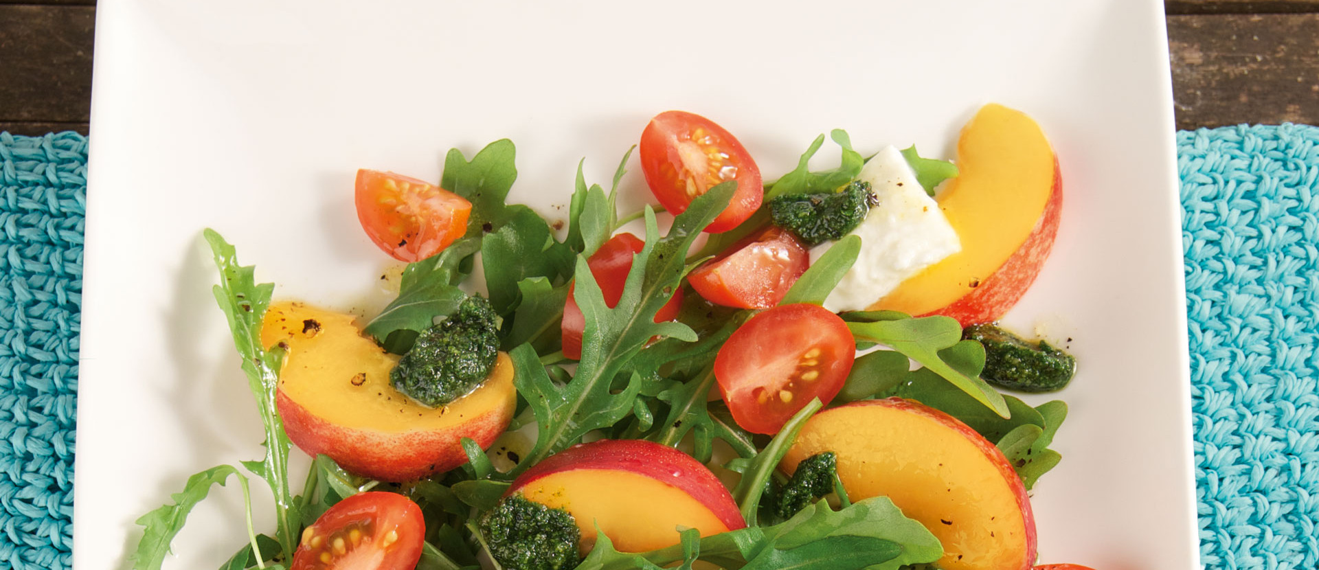 Nektarinen-Tomaten-Salat mit grünem Pesto Rezept | tegut...