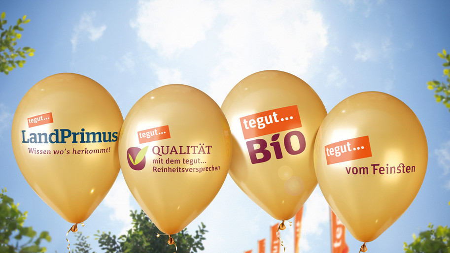 goldene Luftballons mit Eigenmarken Logos