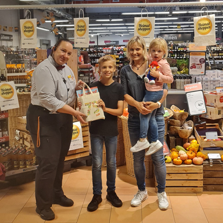 Malwettbewerb Gewinn Übergabe an Moritz S im Markt in Limburg