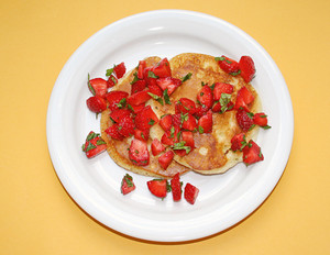 Erdbeer-Minze-Pancakes