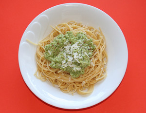 Spaghetti mit Brokkolipesto