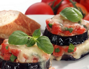 Überbackene Tomaten-Auberginen mit Mozzarella